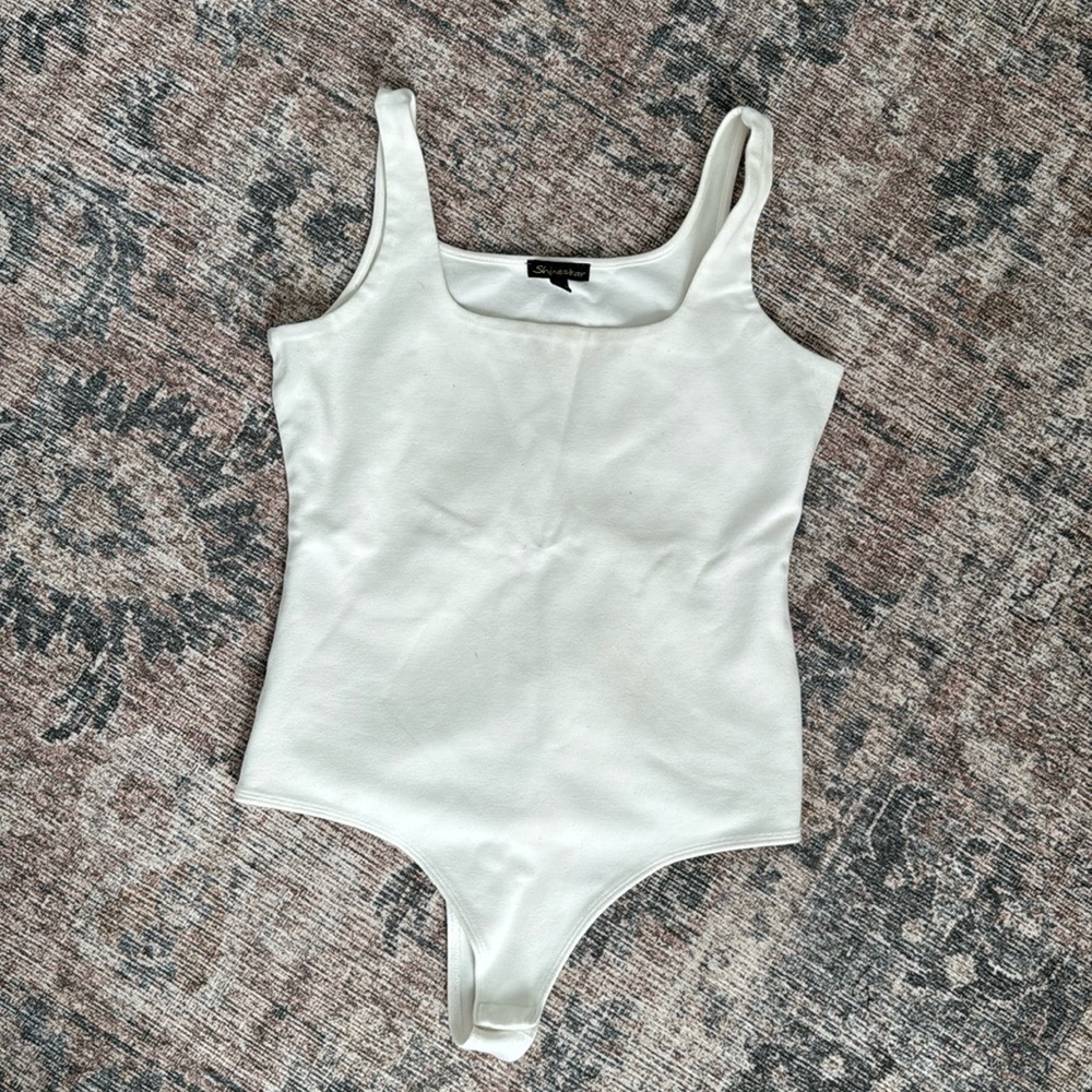 WHITE DOUBLE LINED BODYSUIT